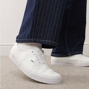 NWT VANS Authentic Sneakers in True White Women’s Size 9/Men’s Size 7.5 NWT